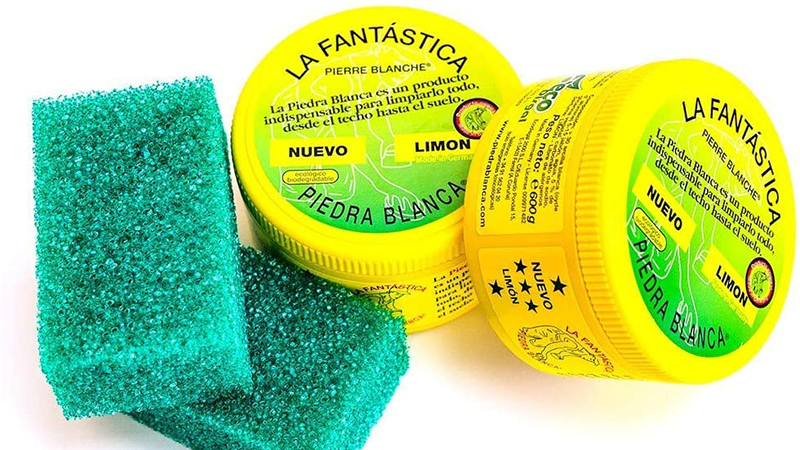 Piedra blanca de limpieza La Fantástica con esponja